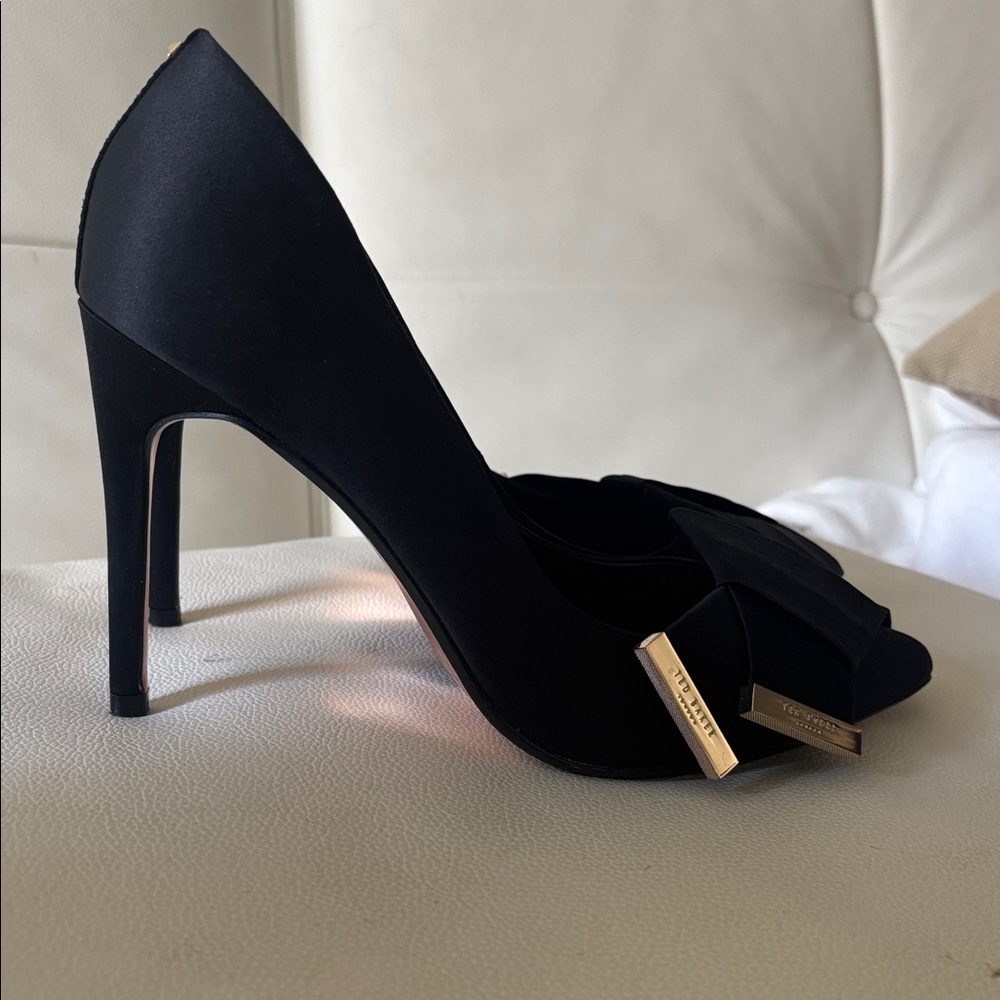 Ted Baker Black Satin Stilletto Court Shoes with Bow Detail - 39.5 - New
